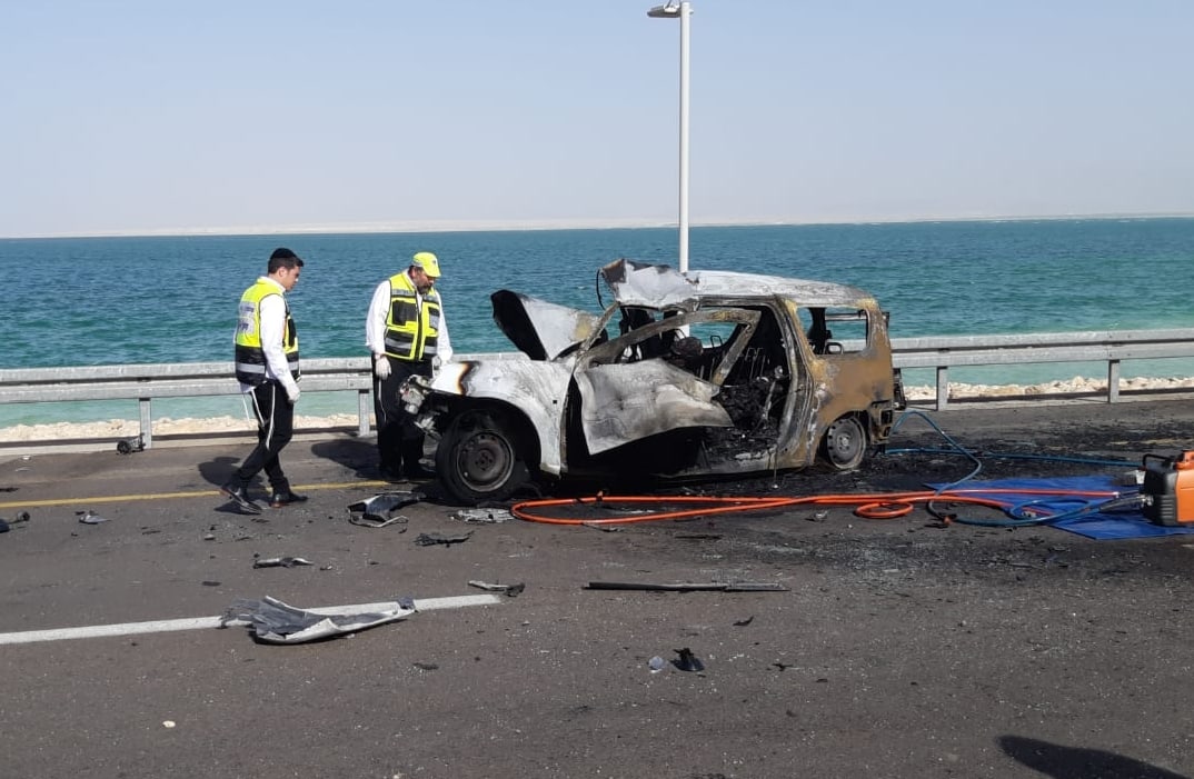 הרכב של משפחת עטר. החשד הוא שהנהג היה תחת השפעת קנאביס שגם נתפס ברכבו לאחר התאונה (צילום: זק"א)