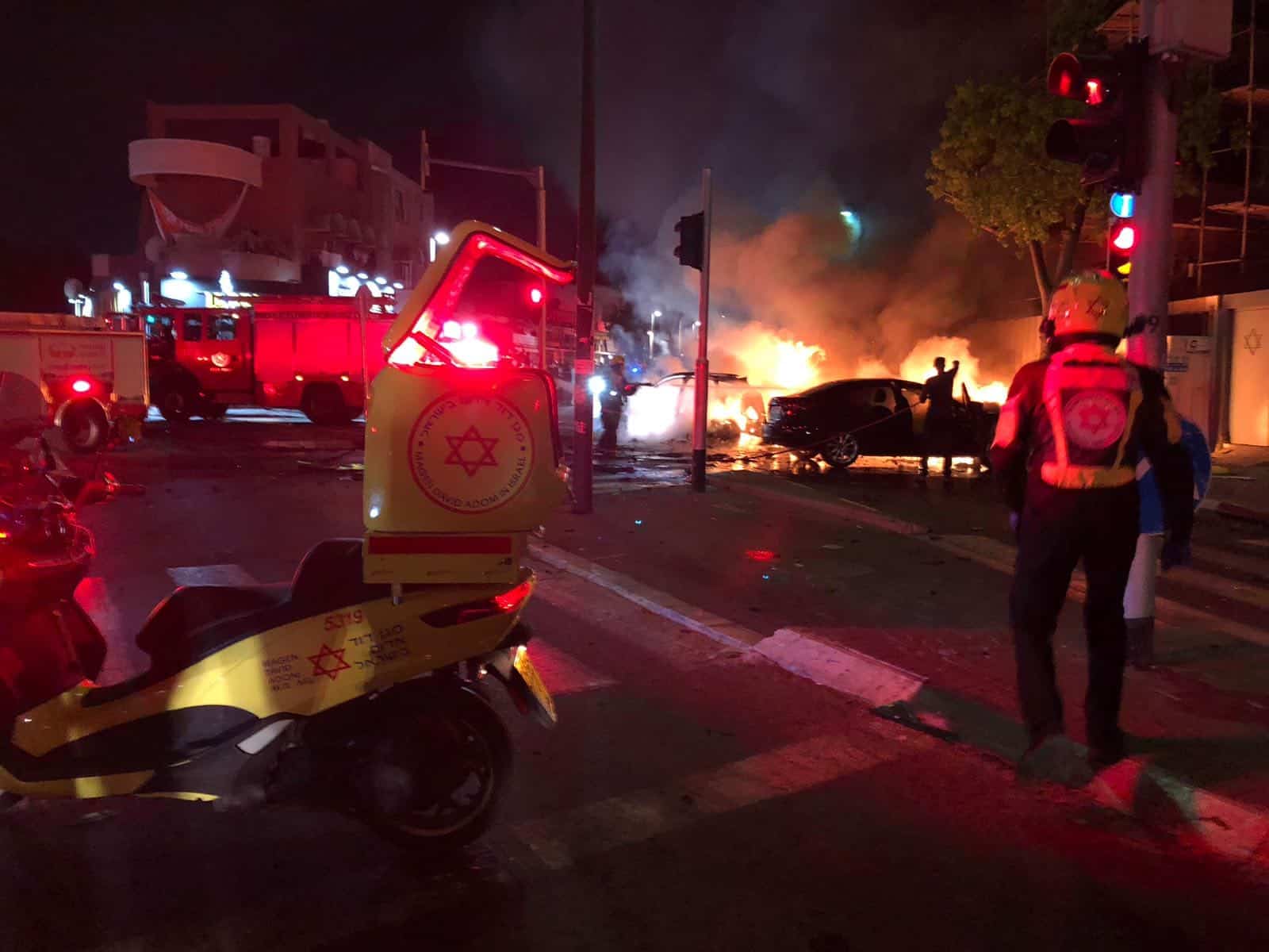 כוחות ההצלה בזירת הפיצוץ (צילום: תיעוד מבצעי מד"א)