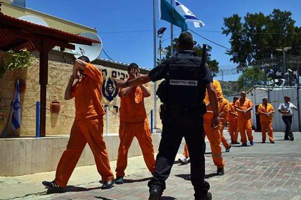 צילום ארכיון מכלא כרמל, תרגיל פינוי אסירים. צילום: יואב איתיאל