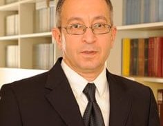 תיק הצוללות: מיקי גנור שוחרר למעצר בית