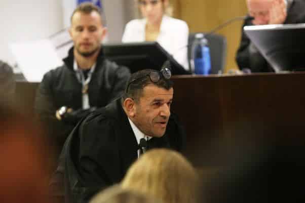 "יש לך שתי אופציות, אחת היא לא רוצה טובות... אופציה שנייה זה להגיד 'ניסים, אל תעקוץ אותי בחקירה נגדית, תן לי 10 דקות הפסקה, אני רוצה לחשוב. איציק תסתכל עלי, אתה יודע שאני עוקץ לפעמים, נכון, אבל אני לא עוקץ אותך כאן"