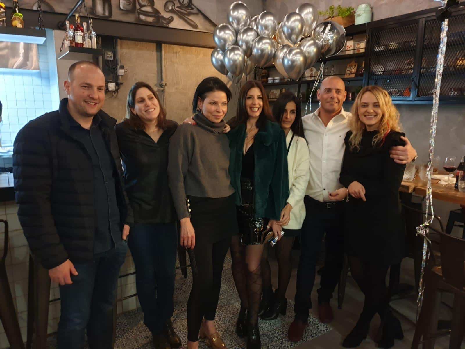 משמאל לימין עורכי הדין: דניאל דינבורסקי מהמשרד לשעבר. הדר פרידמן מתחום המשפחה, מאיה סטול-רייטן הפליליסטית בטחוניסטית. מירי פרידמן הפליליסטית כלכלית. לירון אהרוניאן מדיני משפחה באשדוד, ונסיכת המשרד עו"ד סבטלנה ברומברג