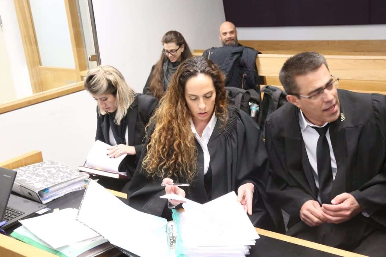 צוות התביעה בבית המשפט, עורכי הדין גיא רוסו ורונית חסון
