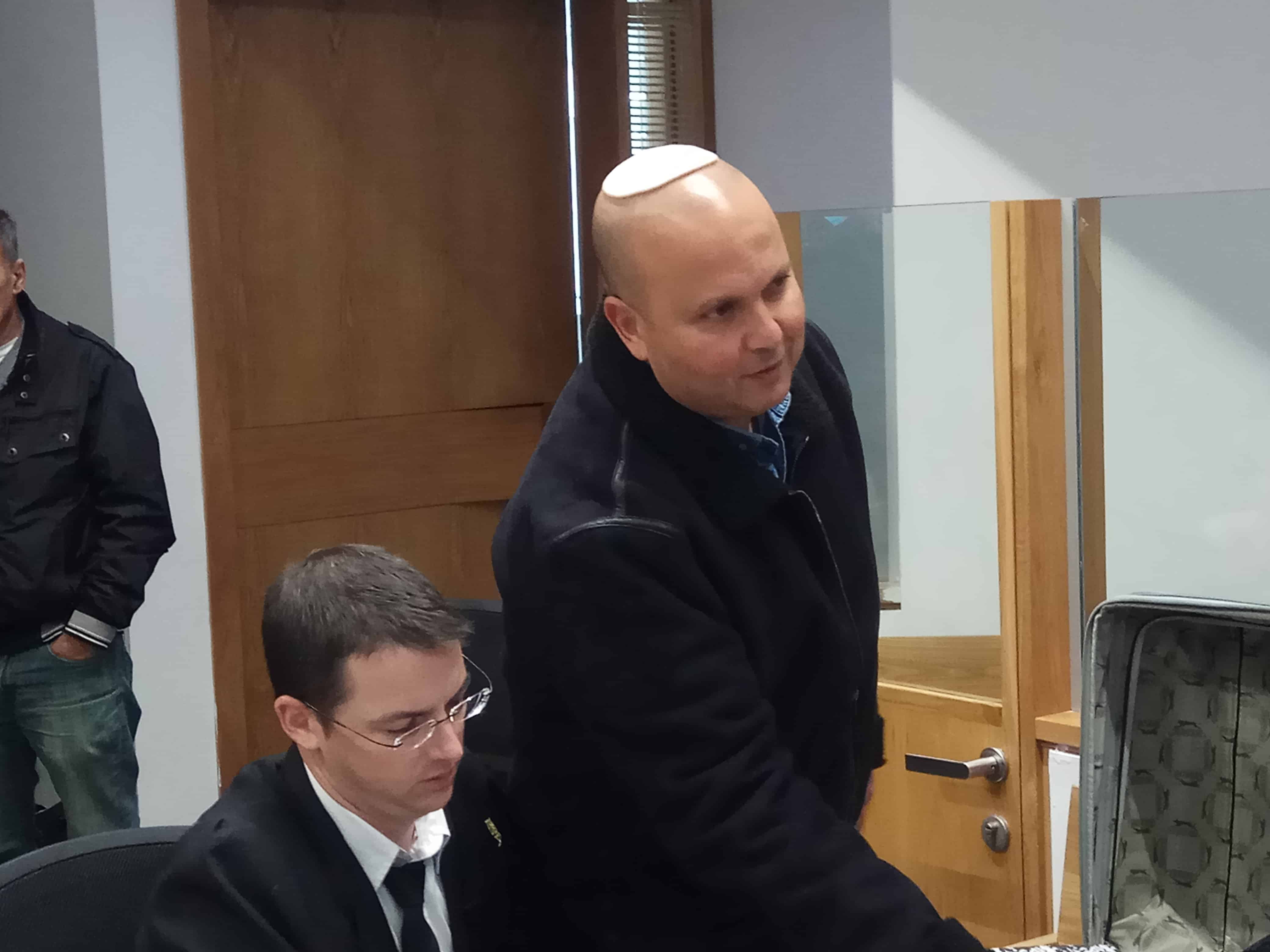 "אשתי לא היתה מוכנה שאקח הלוואה מהבנק". איתמר שמעוני היום בבית המשפט