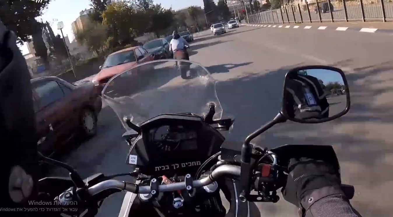 לחצו על התמונה כדי לצפות במרדף אחר הצעיר נגד כיוון התנועה