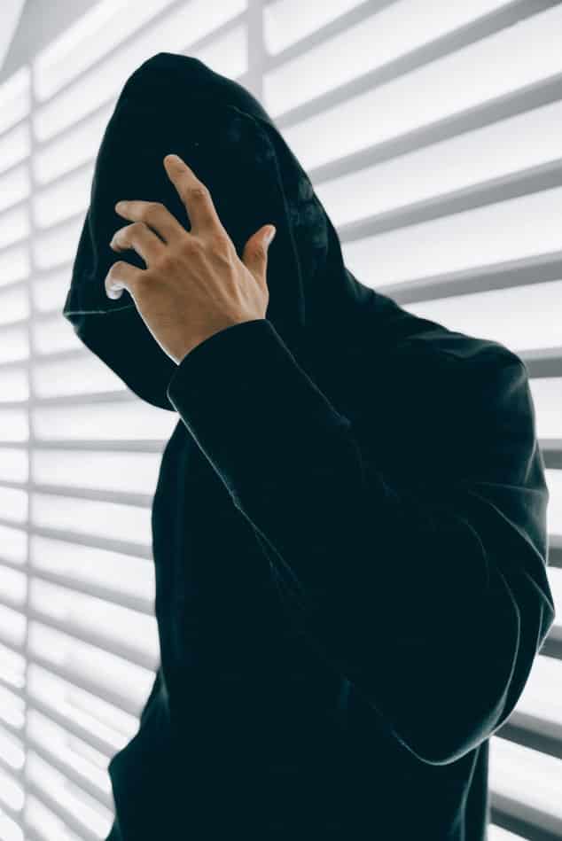חבש קפוצ'ון על כובע (אילוסטרציה: JC Gellidon מאתר Unsplash)