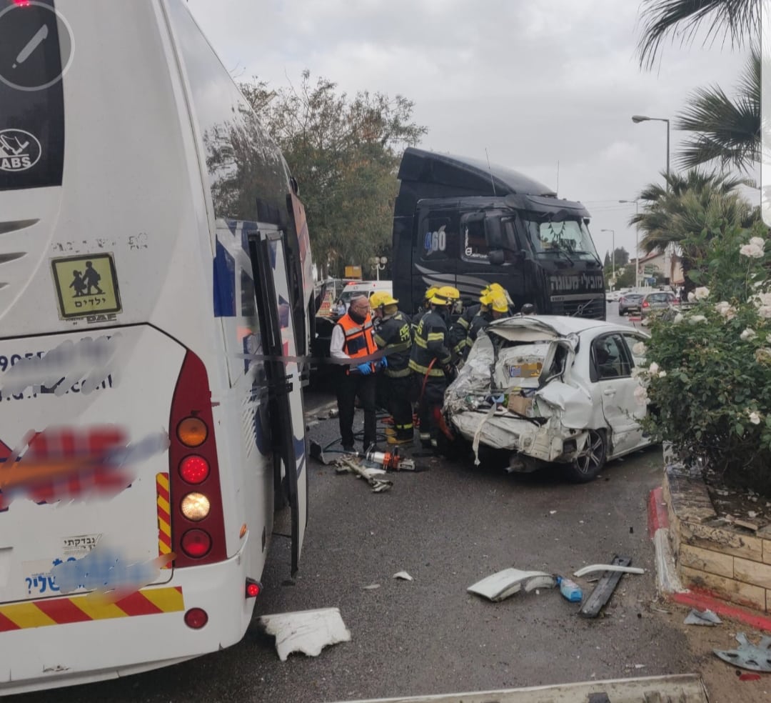 ארבעה פצועים, שניים מהם קשה. הזירה (צילום: דוברות המשטרה))