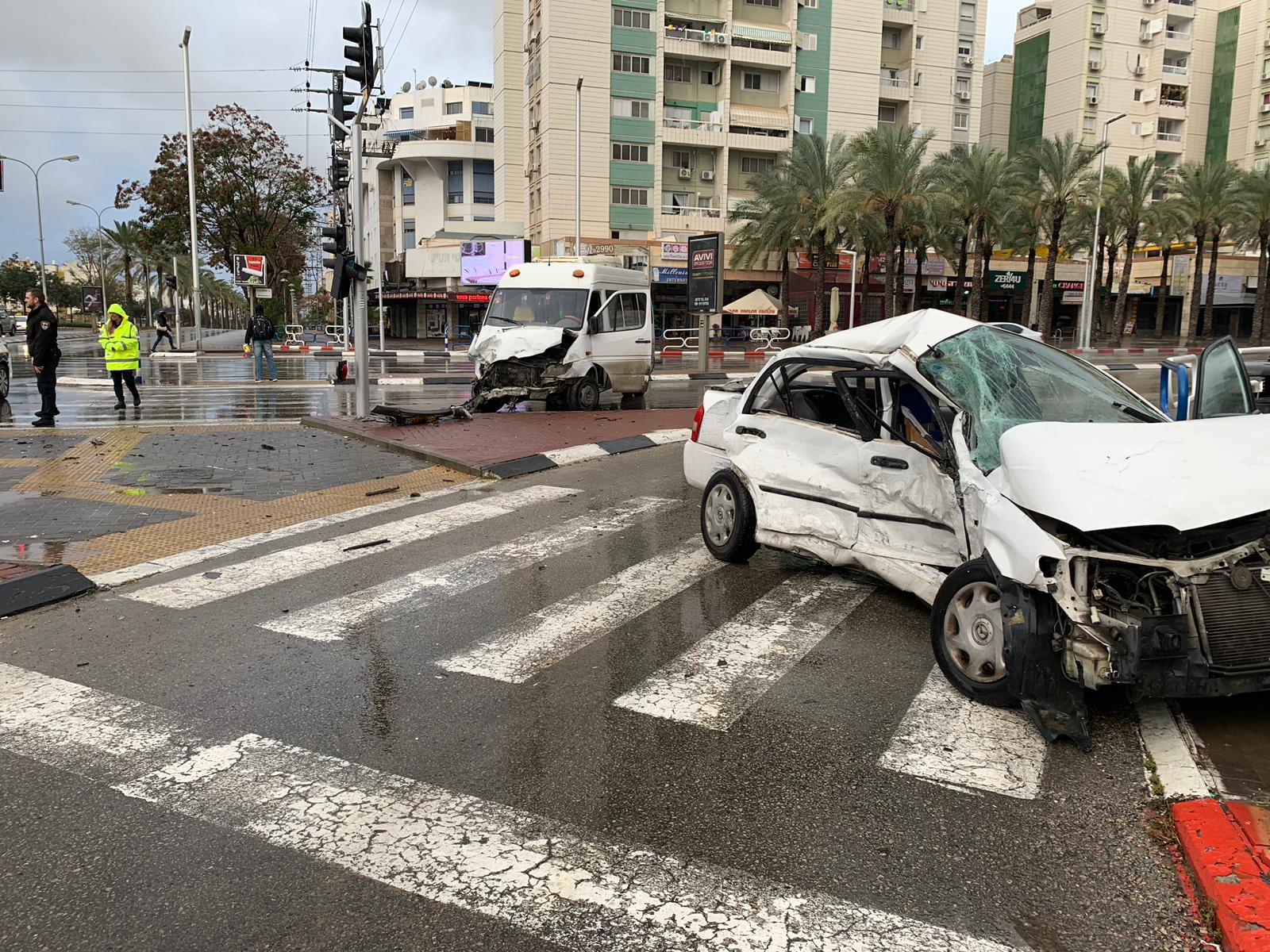 עוד שבעה פצועים קל מהמיניבוס. הזירה (צילום: מהמשטרה)