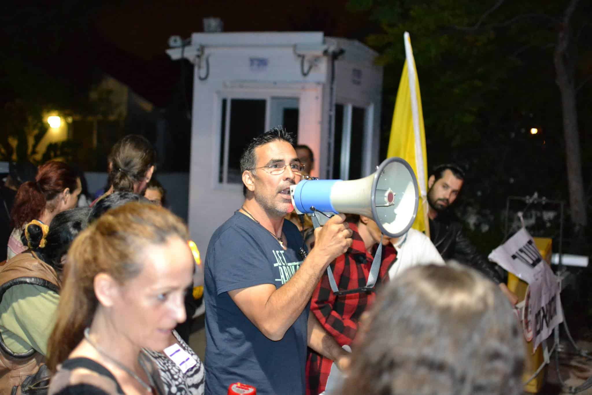 "חשבתם ברצינות שתעצרו אותי עם החרמת מגפון ומעצרים?". מוטי לייבל