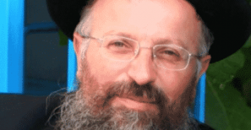 נסיון: הרב שמואל אליהו נזף בעד האופי של הרב שיינברג מצפת שהורשע במעשים מגונים