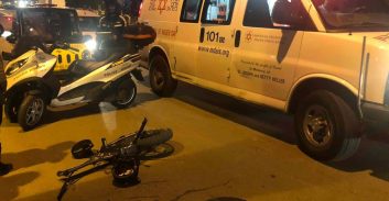בני ברק: רוכב אופניים חשמליים נפצע קשה מפגיעת רכב