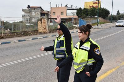 שוטרי תנועה ביישוב מג'אר