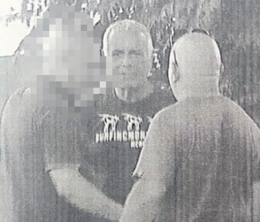 הסוכן (משמאל) במפגש עם משה פמילי וג'קי ישראלי