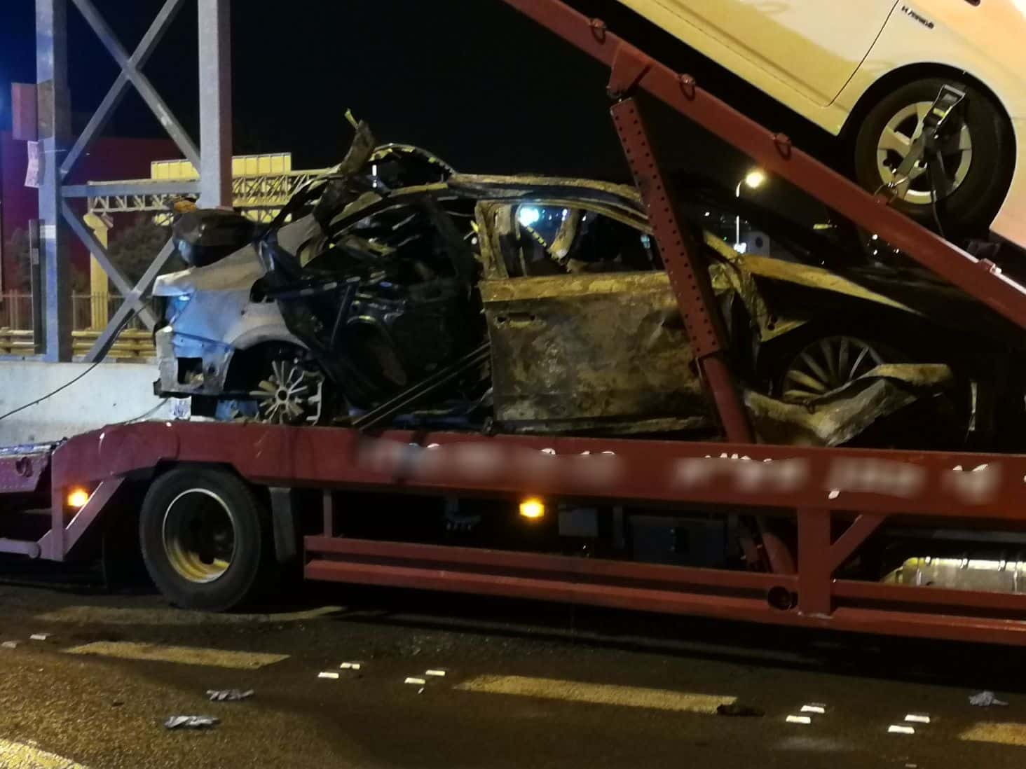 הרכב שפוצץ נגרר מהזירה