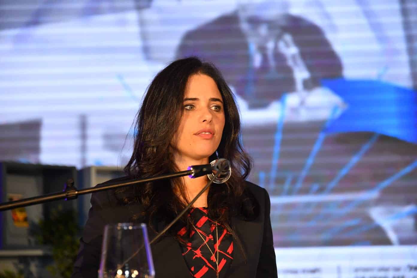 בעד שמירה זכויות דווקנית. השרה איילת שקד (צילום: דוברות לשכת עורכי הדין)