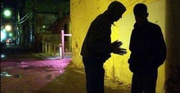מוכר למשטרה מכפר יונה נעצר בחשד שסיפק לחברו סם שגרם למותו