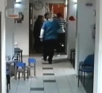 אישום: תקפו בפראות רופא בקופת חולים ושברו את ידו