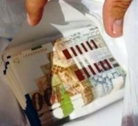 מאסר בפועל לשוטר שגנב 8,000 שקל מלקוחה של מכשף מנתניה