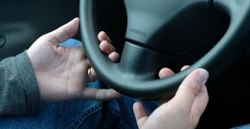 איך אומרים "נהיגה תחת השפעת סמים" באנגלית?
