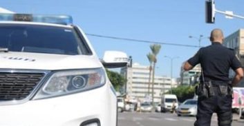 עובדת הדואר זייפה חתימה, הרשעת השוטר בוטלה