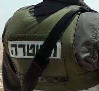 חשד: שוטר מג"ב איים בנשקו על אביו