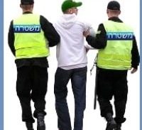 אישום: מחופשים לשוטרים שדדו 210 אלף שקל