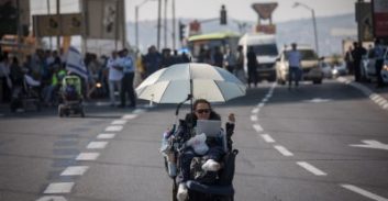 חשד: ישראלים-צרפתים עקצו עסקים בצרפת ממוקד טלפוני באשדוד