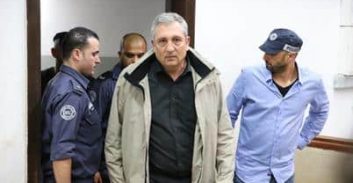 העצורים בתיק 4000: ניר חפץ, שאול אלוביץ' בנו ואשתו, שלמה פילבר וסטלה הנדלר