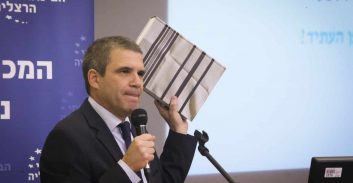 סוכן אף.בי.איי חשף את עסקי גל הירש בגיאורגיה