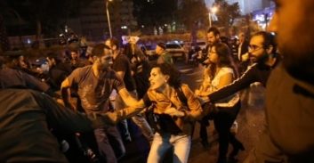 10 עצורים בהפגנה נגד מתווה הגז בת"א