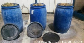 מחוז צפון: 70 קילוגרם מריחונה נמצאו בחביות במגדל העמק