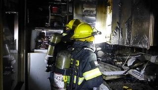 כתב אישום: שרף את דירת משפחתו וגרם למותו של הכלב
