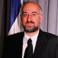 shofet kola asher