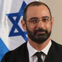 shofet leybo shimon