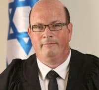 "לא רק תפרתי להם תיק, תפרתי להם את התחת"
