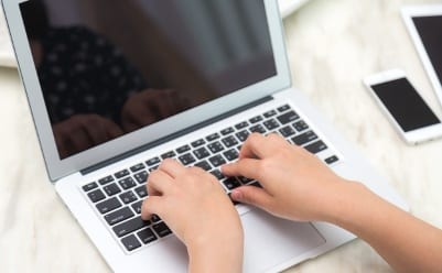 woman computer freepik