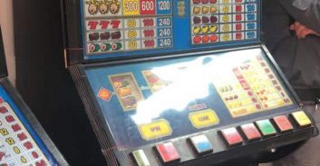 נשר: שני חשודים בהפעלת בתי הימורים במסווה של חנויות "תמימות"