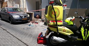 שני אחיו של הקטין שנדקר בהוסטל הלהט"ב נאשמים בניסיון לרצוח אותו