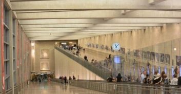 עובדים בנתב"ג חשודים בניהול רשת להברחת מהגרי עבודה לישראל