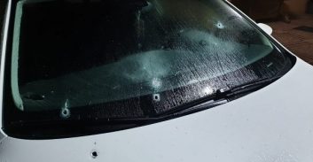 עוספייה: ירי על רכב של שוטר ורימון על החנות בה עובדת ארוסתו