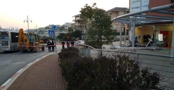 יוקנעם: עקרו כספומט עם טרקטור וגנבו אותו