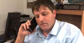 נדחתה בקשת המשטרה למנוע מגרינברג לשוב לתפקידו כראש עיריית פ"ת
