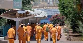 בהיעדר הפרקליטות: שחרור מוקדם לצעיר שנשפט למאסר על עבירות נשק