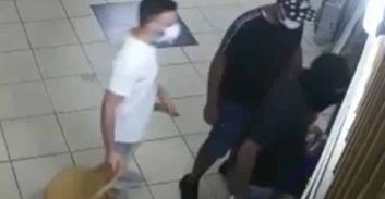 שלושה נאשמים בתקיפה ושוד של יושבי קפה אינטרנט ברחובות 