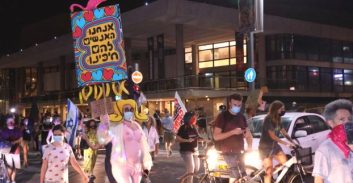 החשד: מפגין היכה בזמבורה את סגן מפקד תחנת לב תל אביב