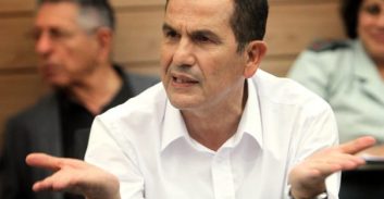 בית המשפט: ראש עיריית אור עקיבא יעקב אדרי ישוב לתפקידו