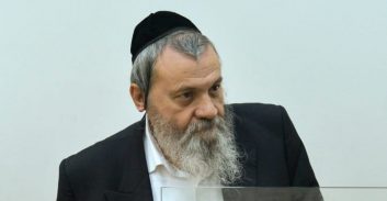 כתב אישום נגד סגן ראש עיריית נתניה שמעון שר: שוחד לקהילת צאנז