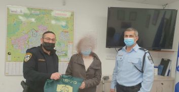 נהג אוטובוס השיב לנוסעת תיק עם עשרות אלפי שקלים