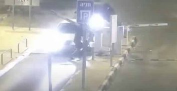 נאשם בתקיפה בחניון באמצעות מגרפה שוחרר למעצר בית