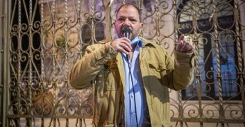 המשטרה טוענת: ח"כ עופר כסיף תקף שוטר ובעט בו